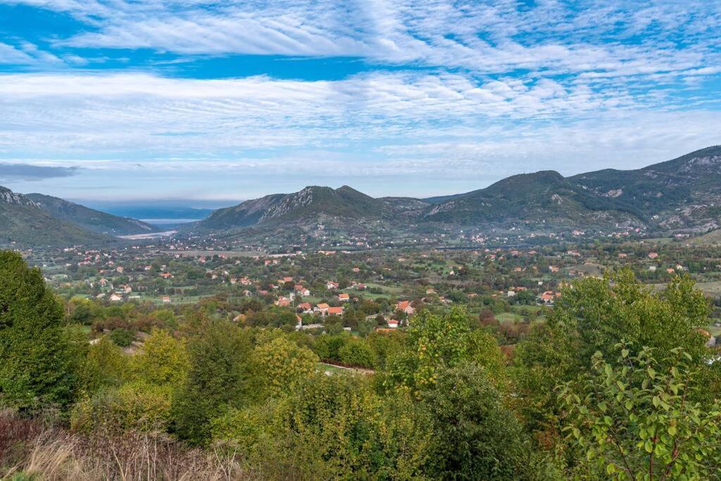 Grandma'S Hut Villa Nikšić Exterior foto